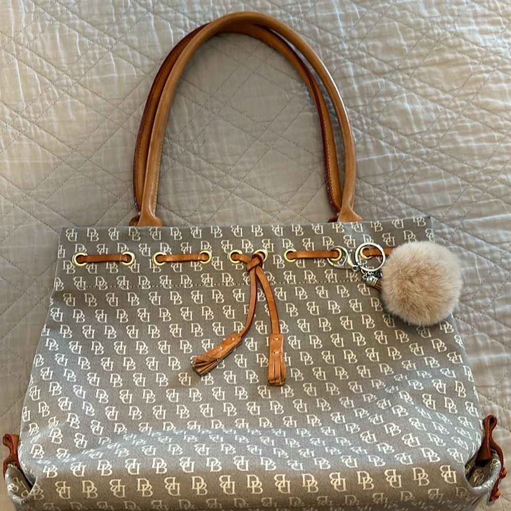 🚨 Unicorn 🦄 🚨Dooney and Bourke Vintage Bag EUC Like New yet so Vintage!